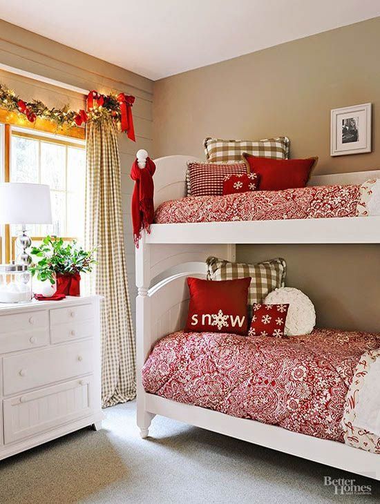 40 Festive Christmas Bedroom Decorating Ideas