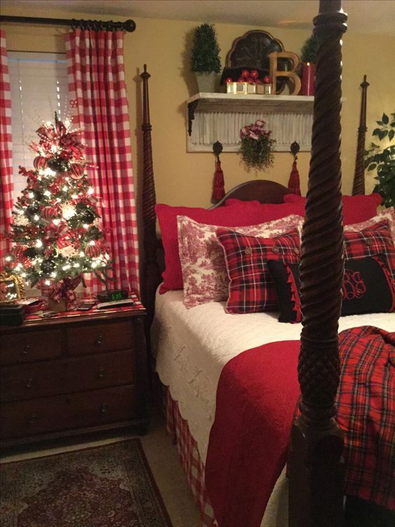 40 Festive Christmas Bedroom Decorating Ideas