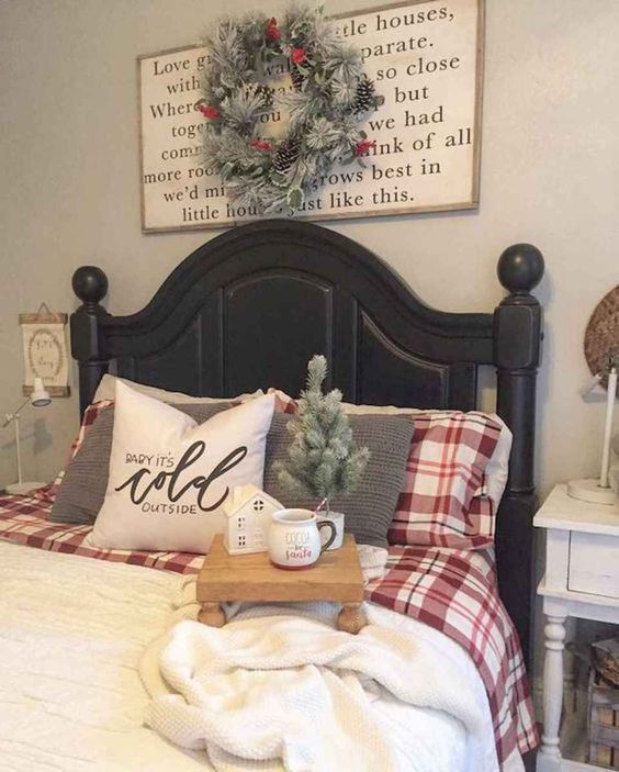 40 Festive Christmas Bedroom Decorating Ideas