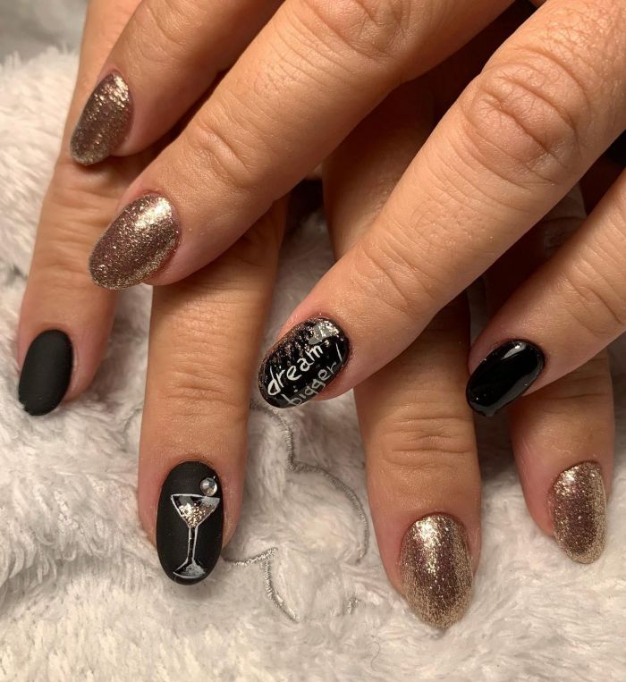 Pretty Oval Cocktail Nail Art