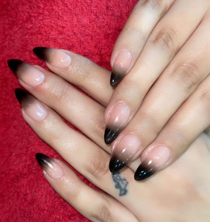 Trendy Almond Black Ombre Nail Art