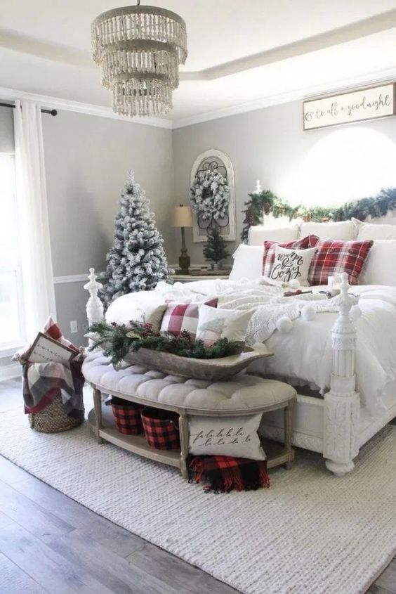 40 Festive Christmas Bedroom Decorating Ideas