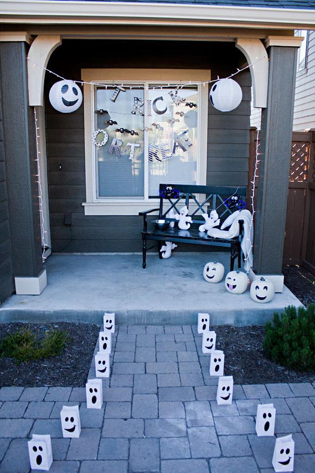 43 Halloween Porch Decorating Ideas for 2022