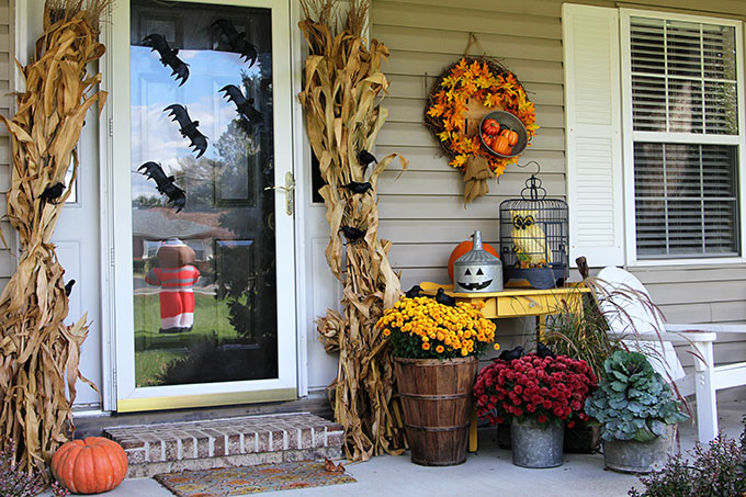 43 Halloween Porch Decorating Ideas for 2022