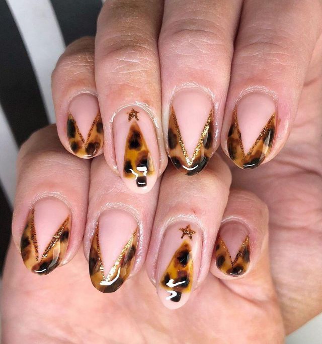 Oval Christmas Tree Tortoise Shell Nail Art