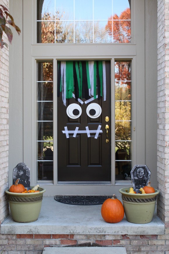 43 Halloween Porch Decorating Ideas for 2022