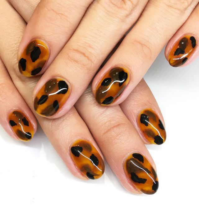 Oval Tortoise Shell Nail Art